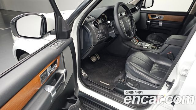 Land Rover Discovery 4 3.0 SDV6 SE 2016 — фото 10