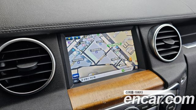 Land Rover Discovery 4 3.0 SDV6 SE 2016 — фото 13