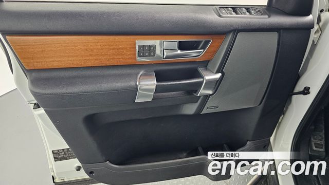 Land Rover Discovery 4 3.0 SDV6 SE 2016 — фото 24
