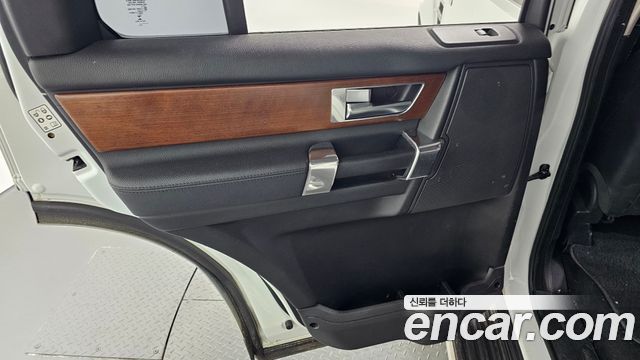 Land Rover Discovery 4 3.0 SDV6 SE 2016 — фото 25