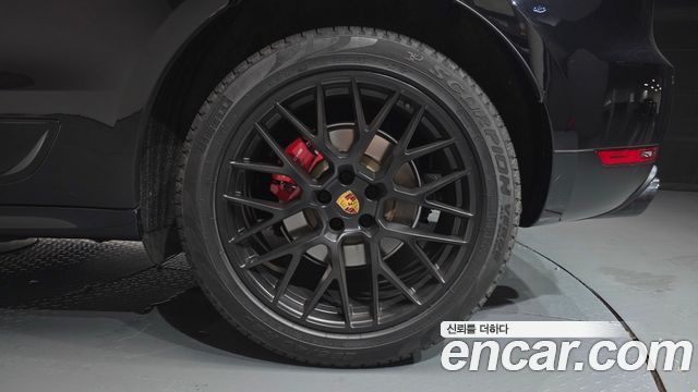 Porsche Macan 3.0 GTS 95B 2018 — фото 21