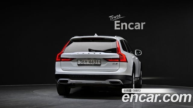 Volvo V90 Cross Country D5 AWD 2017 — фото 4