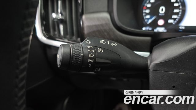 Volvo V90 Cross Country D5 AWD 2017 — фото 16