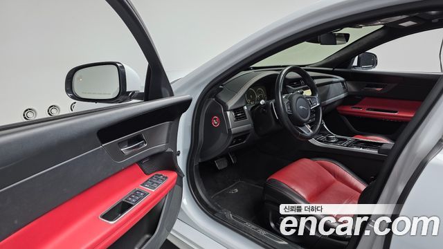 Jaguar XF (X260) 20d Chequered Flag Edition 2020 — фото 10