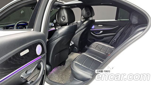 Mercedes-Benz E-Class (W213) E220d 4MATIC AMG Line 2021 — фото 11
