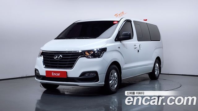 Hyundai Grand Starex Van 5-Seater Smart