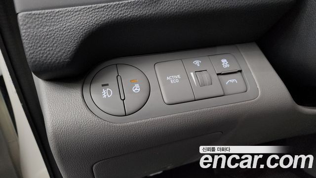 Hyundai Grand Starex Van 5-Seater Smart 2021 — фото 19