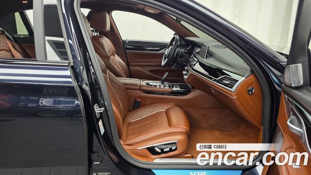 BMW 7 Series (G11) M760Li xDrive 2020 — фото 11