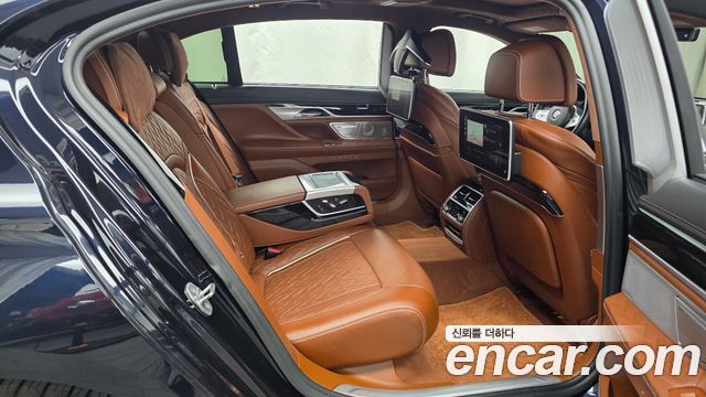 BMW 7 Series (G11) M760Li xDrive 2020 — фото 12