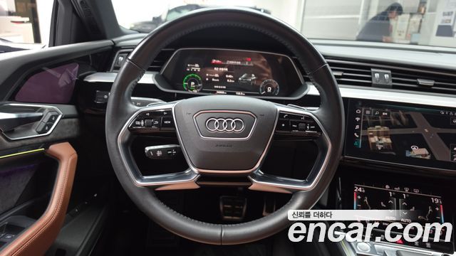 Audi e-tron 55 Quattro 2020 — фото 13