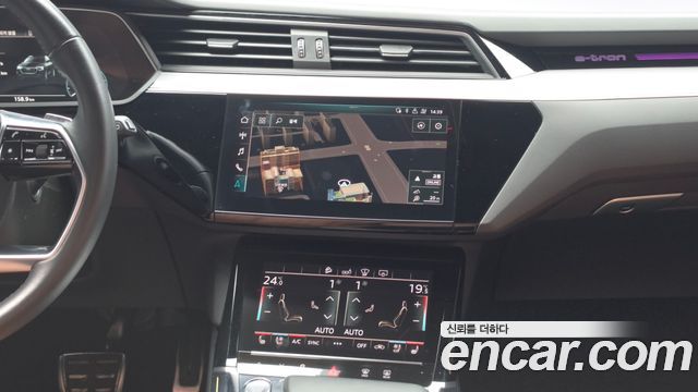 Audi e-tron 55 Quattro 2020 — фото 14