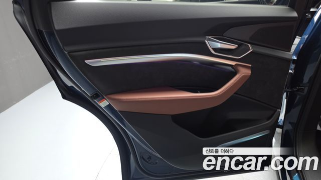 Audi e-tron 55 Quattro 2020 — фото 25