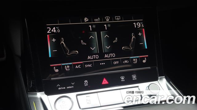Audi e-tron 55 Quattro 2020 — фото 32