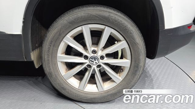 Volkswagen Tiguan 2.0 TDI Comfort 5N 2016 — фото 5