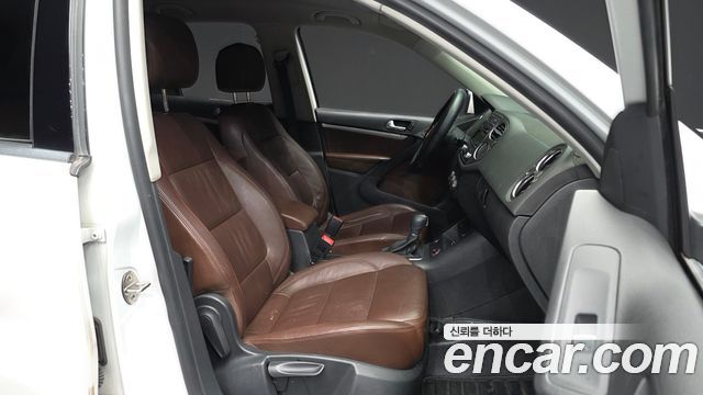 Volkswagen Tiguan 2.0 TDI Comfort 5N 2016 — фото 11