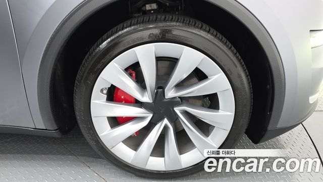 Tesla Model Y Long Range Launch Edition AWD 2025 — фото 21