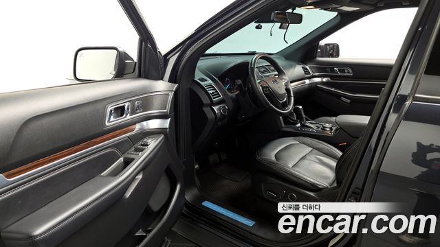 Ford Explorer 3.5 Limited 4WD 5th 2017 — фото 10