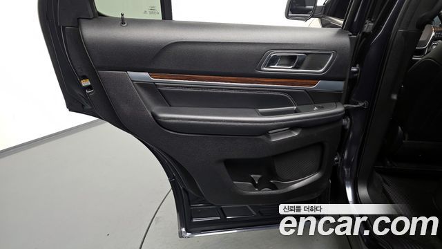 Ford Explorer 3.5 Limited 4WD 5th 2017 — фото 24