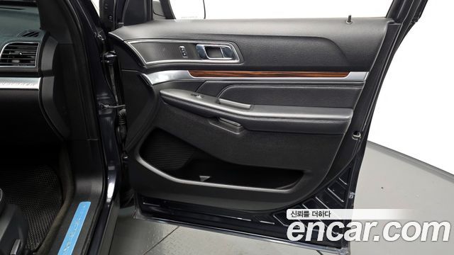 Ford Explorer 3.5 Limited 4WD 5th 2017 — фото 25