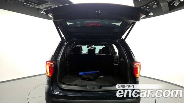 Ford Explorer 3.5 Limited 4WD 5th 2017 — фото 32