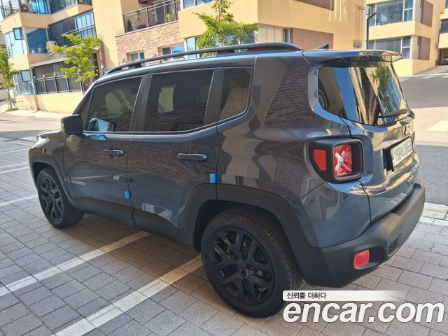 Jeep Renegade 1.3 Limited 2022 — фото 2