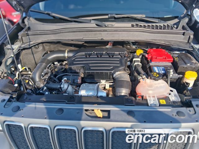 Jeep Renegade 1.3 Limited 2022 — фото 6