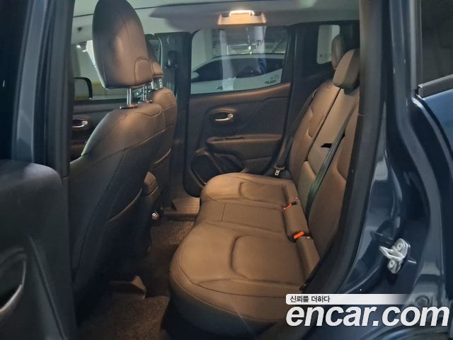 Jeep Renegade 1.3 Limited 2022 — фото 10