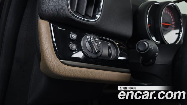 MINI Cooper D Countryman ALL4 HIGH 2nd 2018 — фото 16