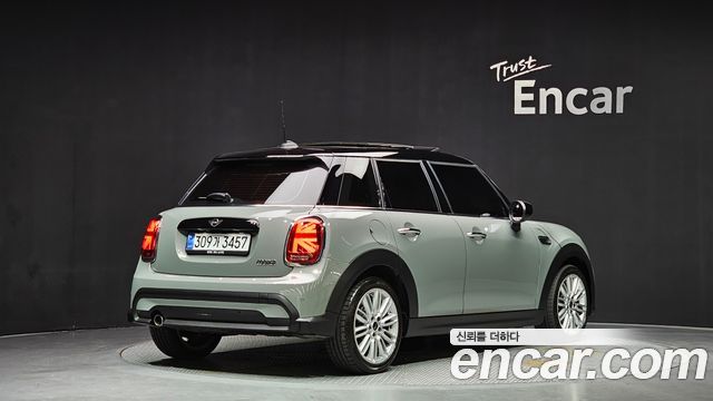 MINI Cooper 5-Door Classic Plus 3rd 2022 — фото 2