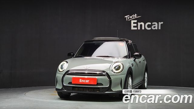 MINI Cooper 5-Door Classic Plus 3rd 2022 — фото 3