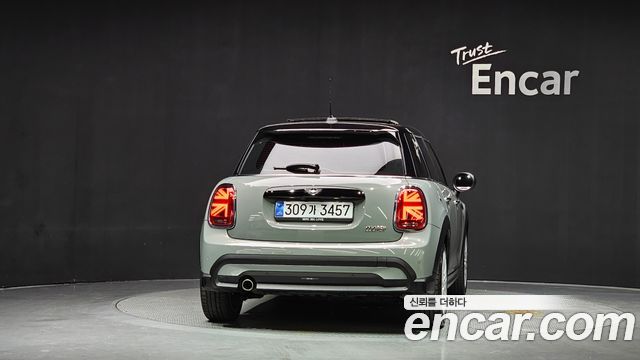 MINI Cooper 5-Door Classic Plus 3rd 2022 — фото 4