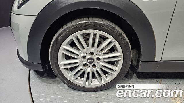 MINI Cooper 5-Door Classic Plus 3rd 2022 — фото 5