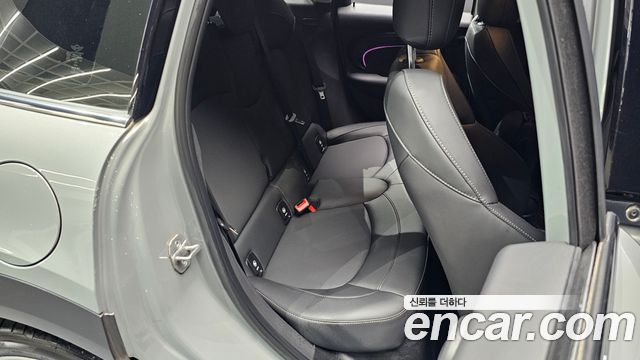 MINI Cooper 5-Door Classic Plus 3rd 2022 — фото 11