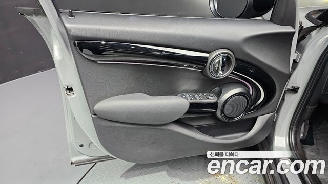 MINI Cooper 5-Door Classic Plus 3rd 2022 — фото 24