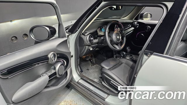 MINI Cooper 5-Door Classic Plus 3rd 2022 — фото 26