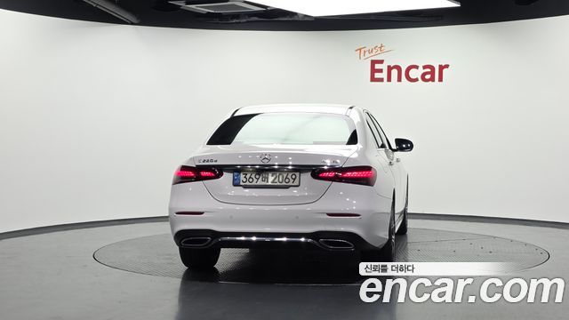 Mercedes-Benz E-Class (W213) E220d 4MATIC AMG Line 2021 — фото 4