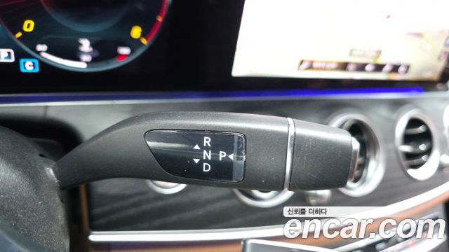 Mercedes-Benz E-Class (W213) E220d 4MATIC AMG Line 2021 — фото 9