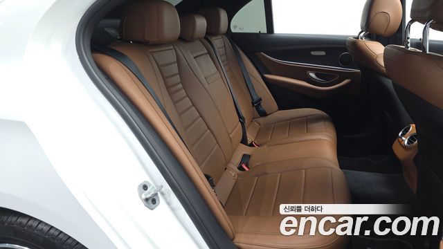 Mercedes-Benz E-Class (W213) E220d 4MATIC AMG Line 2021 — фото 11
