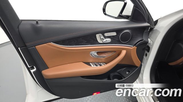 Mercedes-Benz E-Class (W213) E220d 4MATIC AMG Line 2021 — фото 24