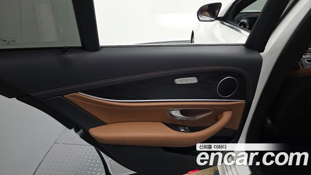 Mercedes-Benz E-Class (W213) E220d 4MATIC AMG Line 2021 — фото 25