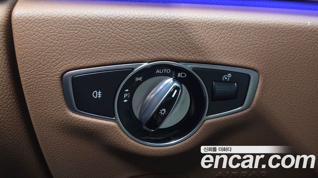 Mercedes-Benz E-Class (W213) E220d 4MATIC AMG Line 2021 — фото 27