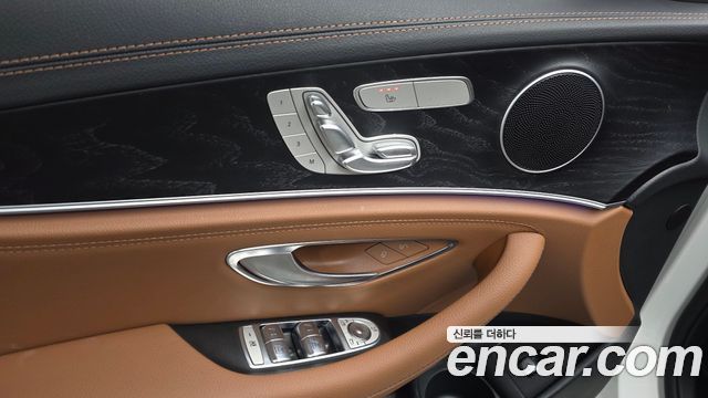 Mercedes-Benz E-Class (W213) E220d 4MATIC AMG Line 2021 — фото 31