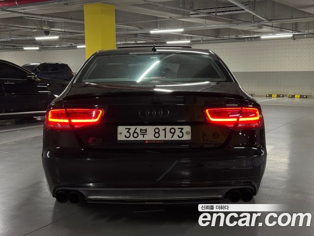Audi S8 4.0 TFSI quattro D4 2014 — фото 3