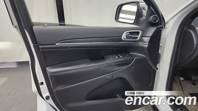 Jeep Grand Cherokee 3.6 Limited WK2 2019 — фото 24