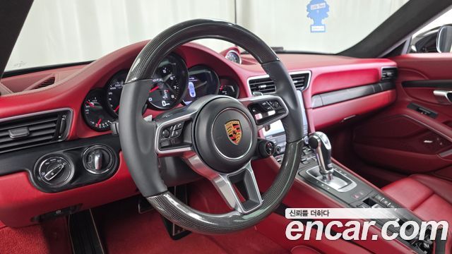 Porsche 911 Carrera 4 GTS 991 2019 — фото 12