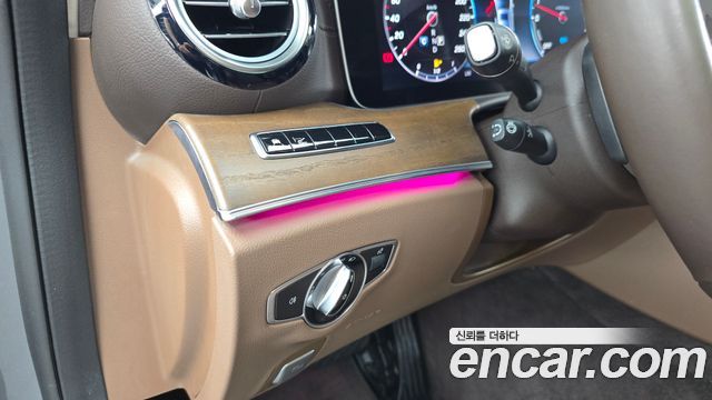 Mercedes-Benz E-Class (W213) E300e Exclusive 2019 — фото 17