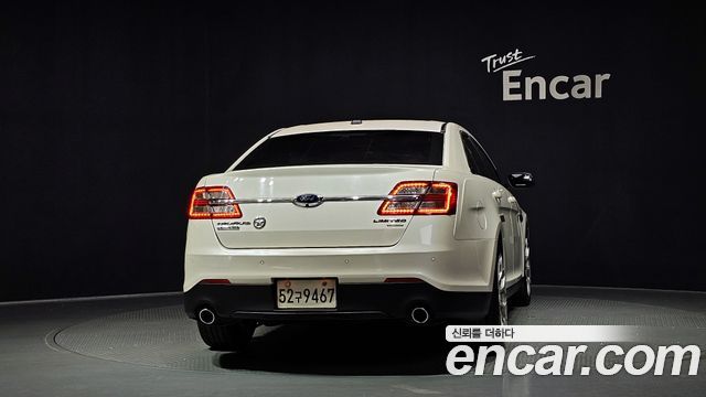 Ford Taurus 2.0 Limited EcoBoost 6th 2017 — фото 4