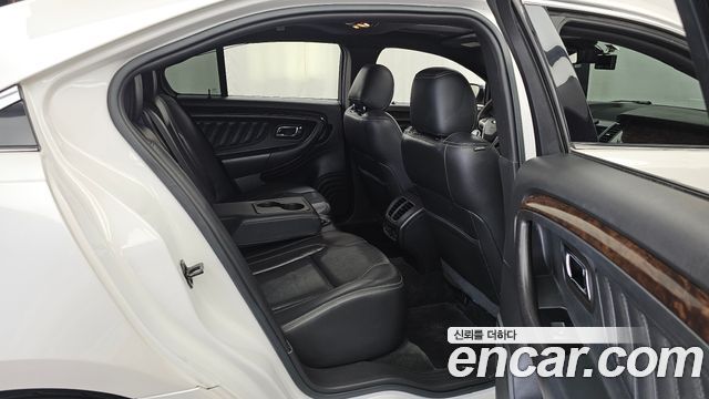 Ford Taurus 2.0 Limited EcoBoost 6th 2017 — фото 12