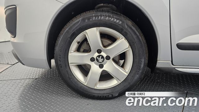 Peugeot 3008 1.6 e-HDi First Generation 2015 — фото 5