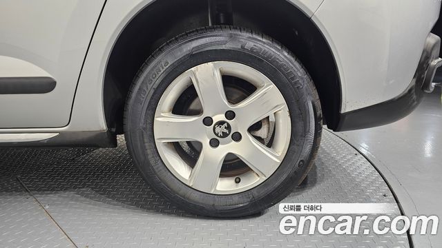 Peugeot 3008 1.6 e-HDi First Generation 2015 — фото 21